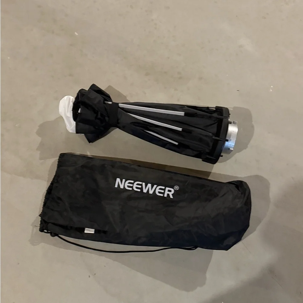 Neewer 26” softbox - like new